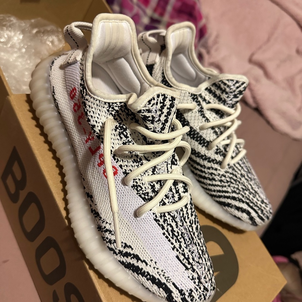 Yeezy Boost 350 V2 'Zebra' size 5.5